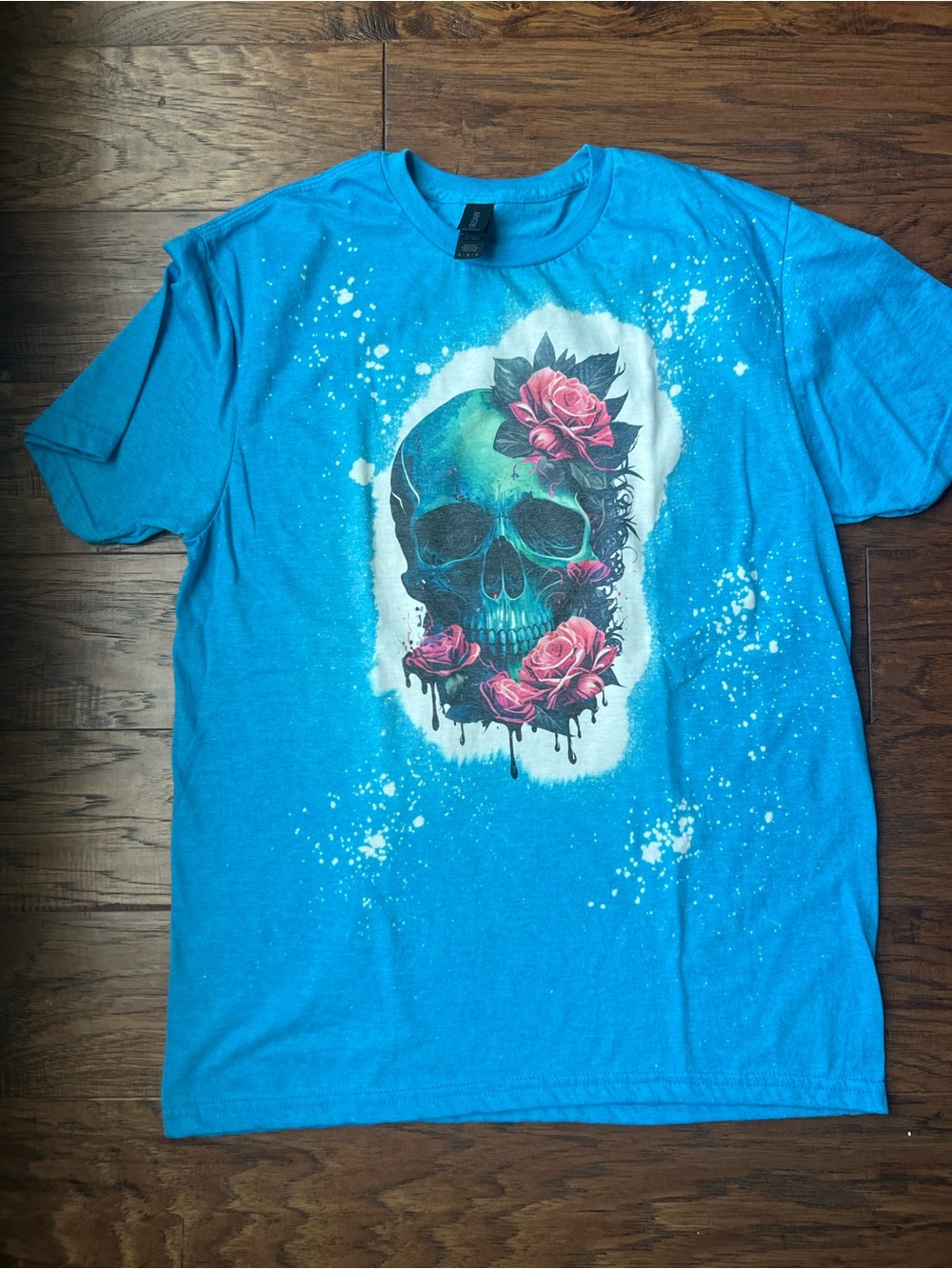 Unisex Turquoise Skull Graphic Tee with Pink Roses